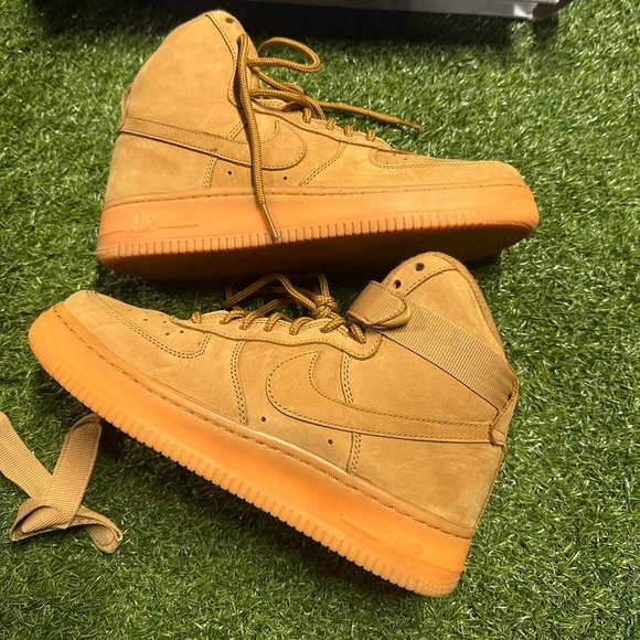Size 5.5 Nike Air Force 1 High 07 LV8 Wheat Lace-Up Athletic Sneakers 882096-200 - Picture 2 of 8